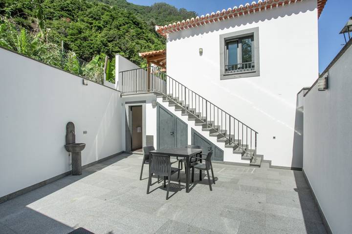Entire apartment, Al - Vic Center House in São Vicente (Madeira), Madeira