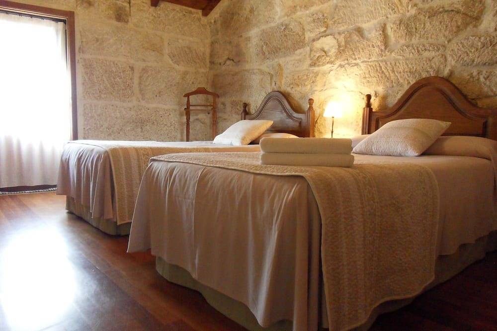 Ourense: Landhaus mit Garten in der nähe des Flusses. Drei Doppelzimmer. Das ganze Haus mieten. in Beariz, Ourense und Umgebung