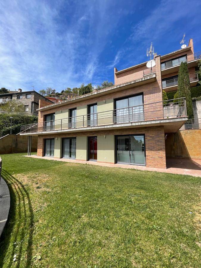 Four-Bedroom House in Berga, Barcelona Provinz