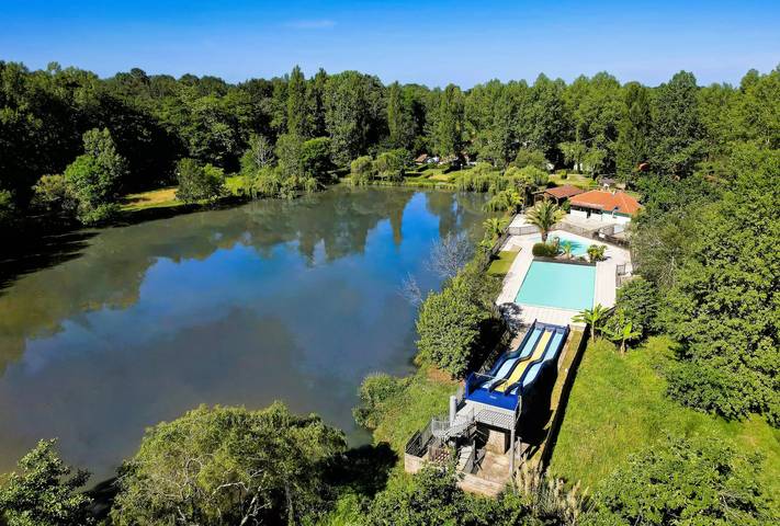 Camping pour 4 personnes, avec Terrasse et Piscine