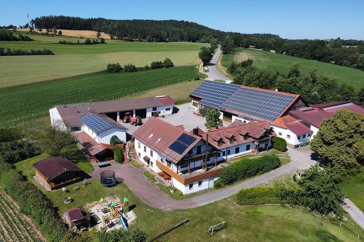 Ganze Wohnung, Gemütliche Ferienwohnung (60qm) für Familien mit Kindern in Neunburg vorm Wald, Naturpark Oberpfälzer Wald