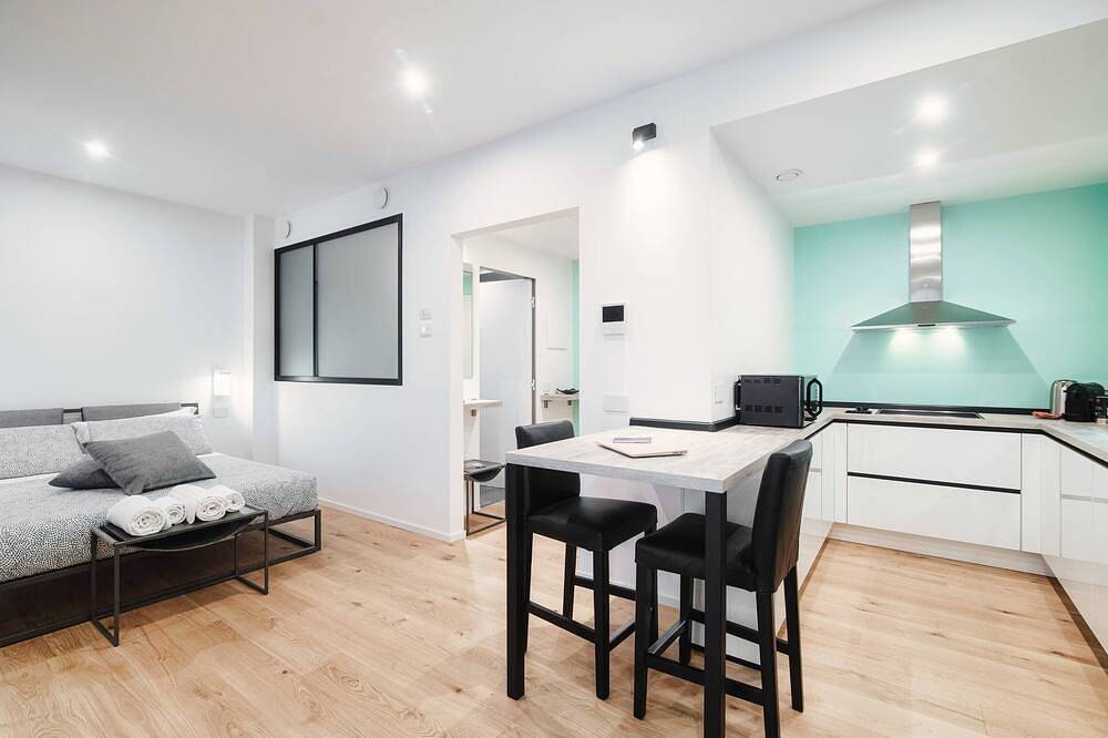 New studio apartment located in the former Cressoni Theater in the heart of Como.  in Como, Lago de Como