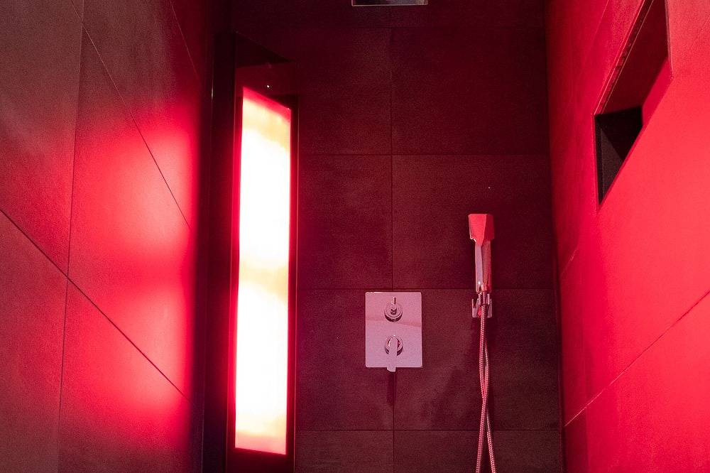 Holiday Home Relax with sauna, jacuzzi and sunshower in Ypres in Ieper, West-Vlaanderen