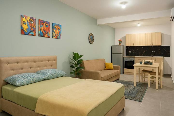 Chambre d’hôte pour 3 personnes, avec jardin, animaux acceptés à Tirana