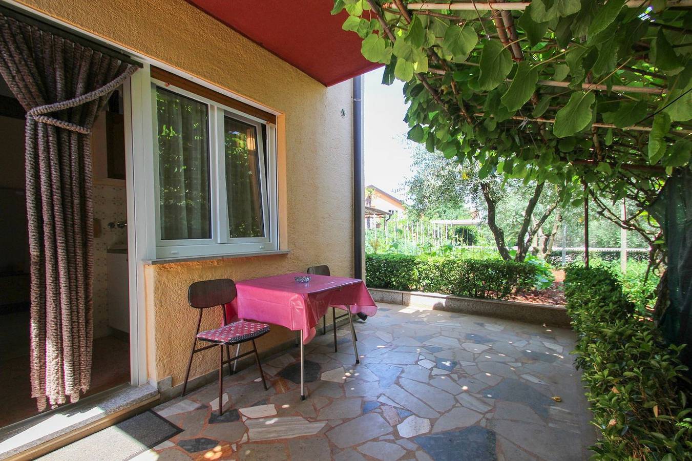 Entire apartment, Preiswertes Apartment nur 400 Meter zum Strand mit Terrasse, Grill, Wifi in Umag, Umag Region