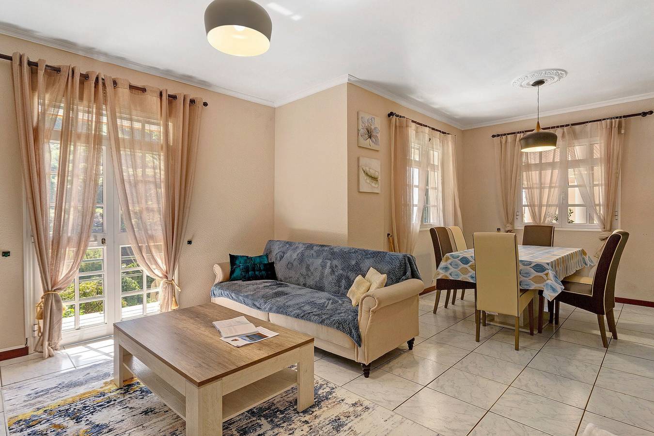 Holiday Home 'Jardim do Sol' with Sea View, Private Garden and Wi-Fi in Pináculo, Tabua