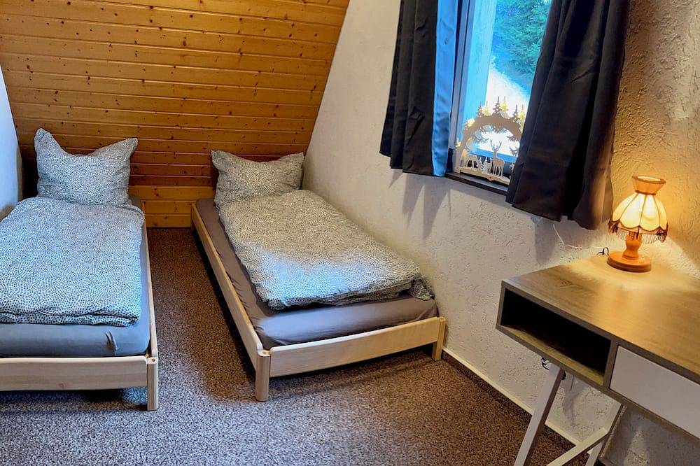 Gemütliche Berghütte mit Kamin und Sauna im Erzgebirge nahe Schwarzwassertal in Pobershau, Marienberg