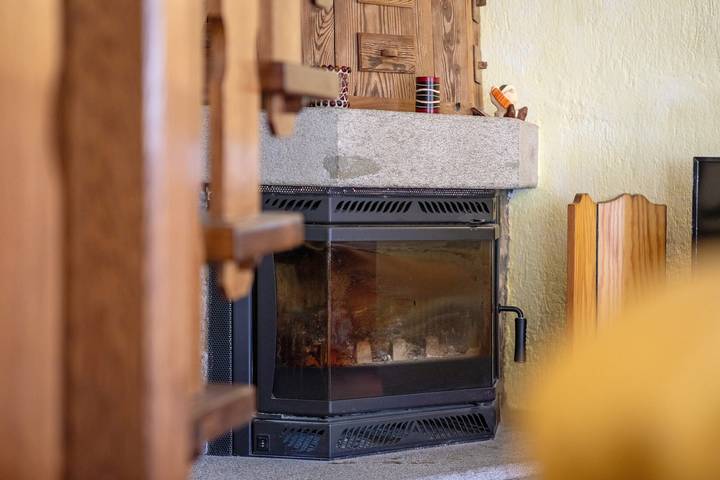 Ganze Wohnung, Ferienwohnung 'Casa Mauro Con Vista Su Aosta' mit Bergblick, privater Terrasse in Comune di Sarre, Walliser Alpen