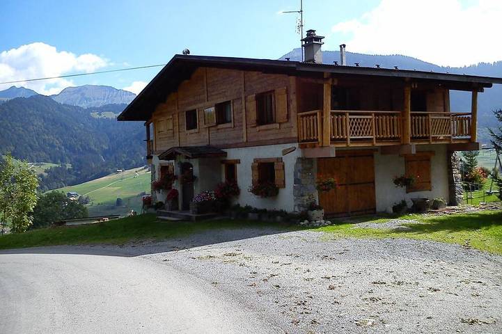 Chalet pour 6 personnes, avec balcon, animaux acceptés à Praz-sur-Arly