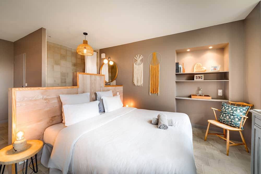 Maison Maitre in the heart of nature for 38 people in Villeneuve-sur-Yonne, Río Yonne
