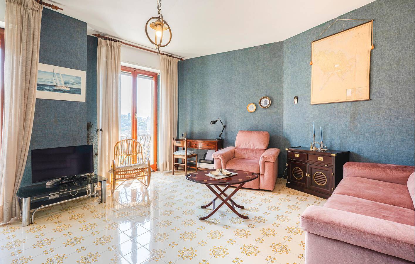 Ganze Ferienwohnung, Apartment mit Meerblick, 600 m zum Strand, WLAN und Terrasse in Recco, Riviera di Levante