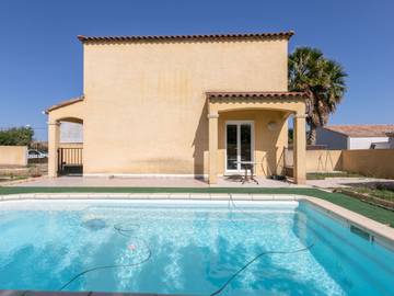 Gîte pour 6 personnes, avec terrasse ainsi que piscine et jardin, adapté aux familles à Pinet (homonymie)