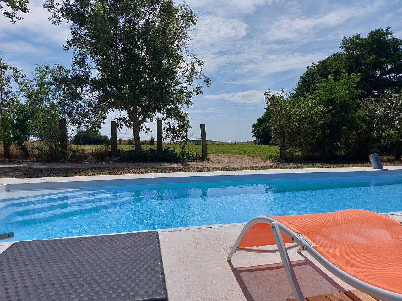 Retraite Champêtre avec Jardin, Piscine et Proximité Château à Châteaudun in Châteaudun, Région de Châteaudun