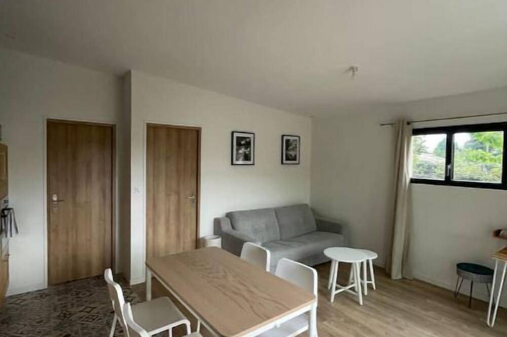 Entire apartment, Villa Moderne Avec Jacuzzi Proche D'avignon in Le Thor, Vaucluse