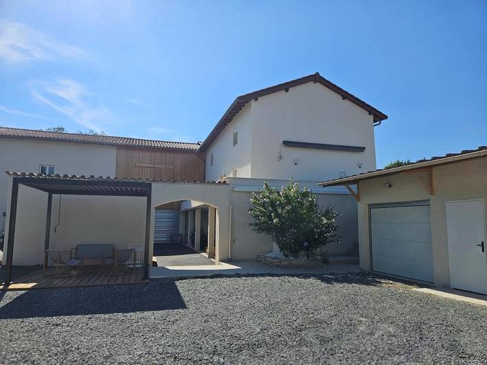 Gîte pour 6 personnes, avec Balcon et Terrasse à Arnas