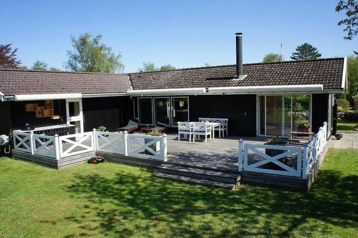 Ferieudlejning for 4 personer, med have og terrasse i Liseleje