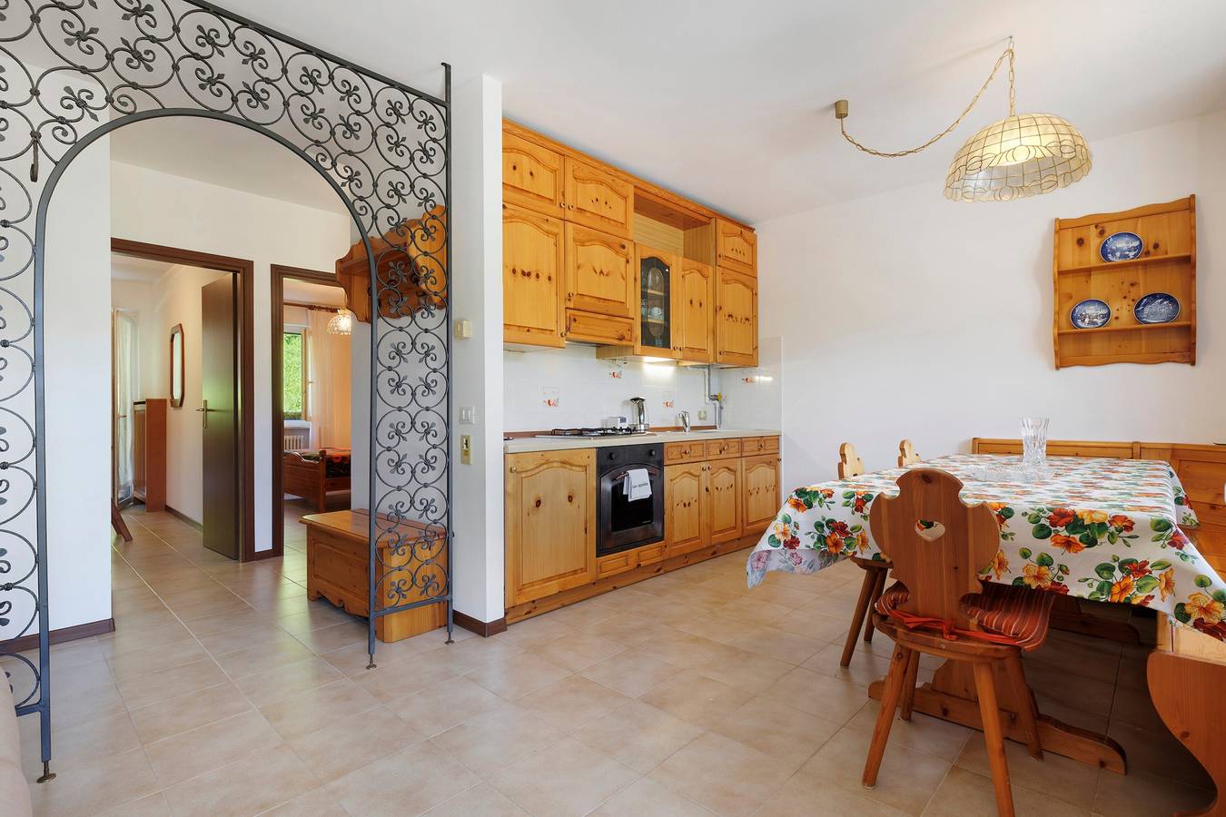 Ganze Wohnung, Casa Antonia mit Panoramaterrasse und Bergblick in Brentonico in Brentonico, Gardasee-Berge
