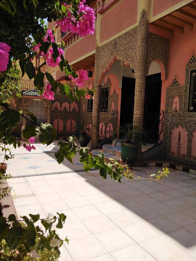 Location de vacances pour 7 personnes, avec piscine ainsi que balcon et jardin à Ouarzazate