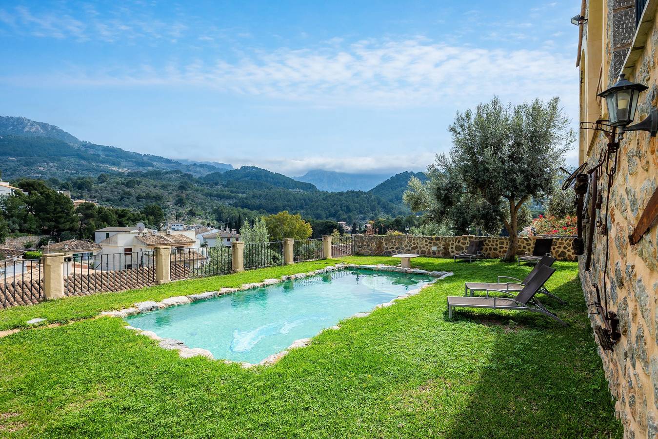Entire apartment, Port de Sóller apartment with swimming pool, a/c and garden. in Port de Sóller, Sóller