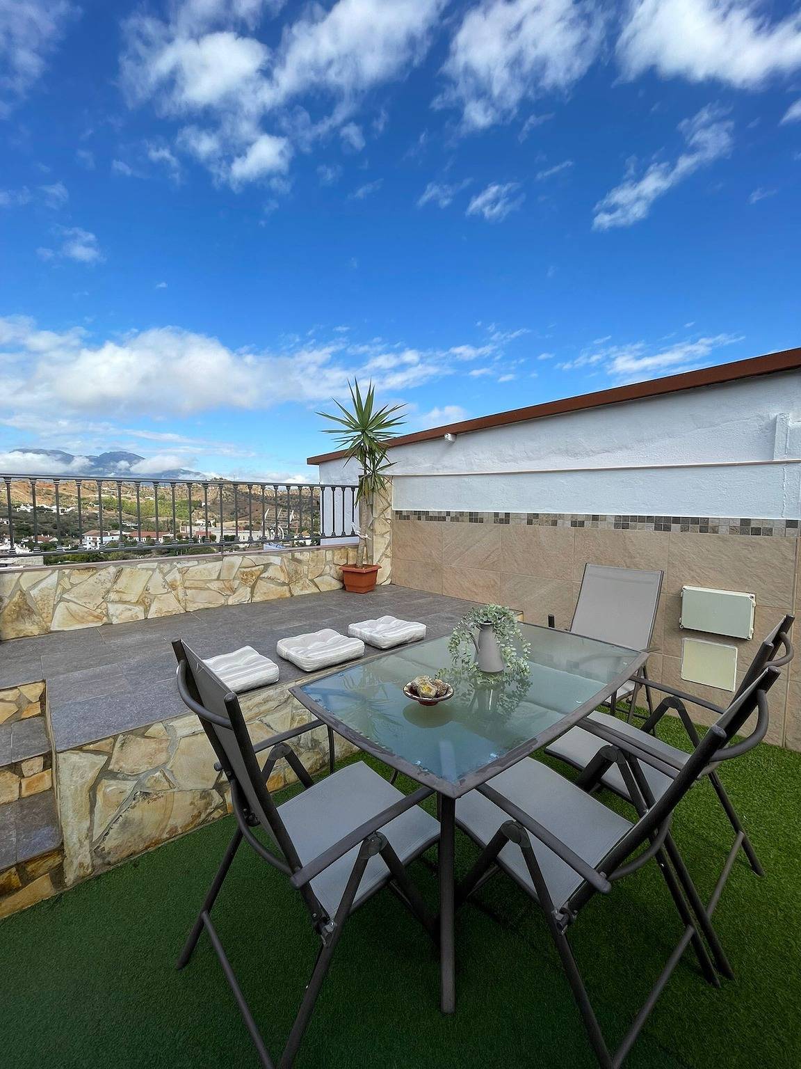 Casa rural 'La Morena' con vistas a la montaña, Wi-Fi y aire acondicionado in Guaro , Sierra de las Nieves
