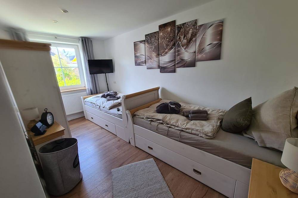 Ganze Wohnung, Rosenzauber Waldstein Terrassen in Bad Weißenstadt nahe  am  Sees und der Therme in Weißenstadt, Landkreis Wunsiedel im Fichtelgebirge