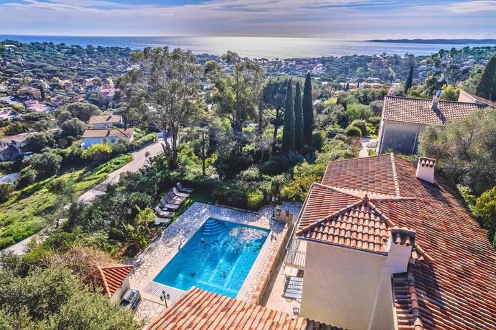 Gîte pour 10 personnes, avec Piscine à Roquebrune-sur-Argens - 2