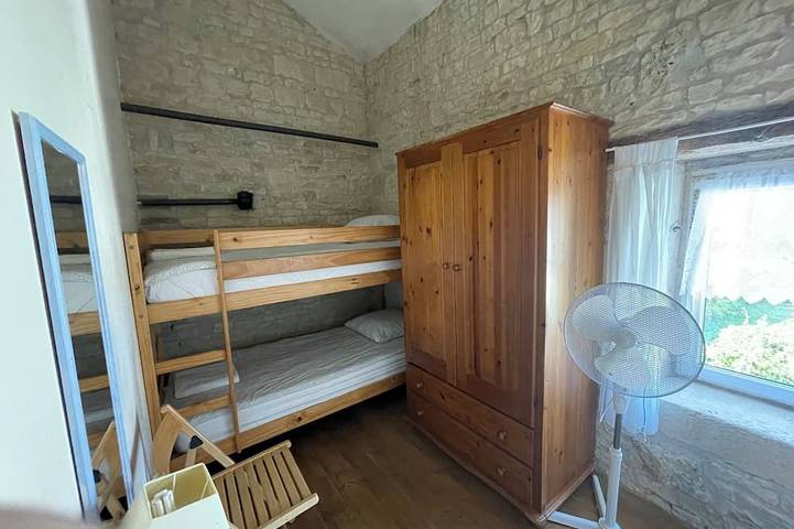 Location de vacances pour 7 personnes, avec piscine ainsi que terrasse et jardin à Dœuil-sur-le-Mignon - 4