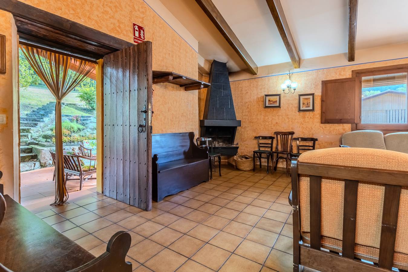 Maison rurale 'Can Guidic' avec vue sur la montagne, piscine privée et Wi-Fi in La Vall d'en Bas, Garrotxa