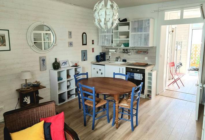 Gîte pour 4 personnes, avec terrasse dans Office De Tourisme De Batz Sur Mer - 2