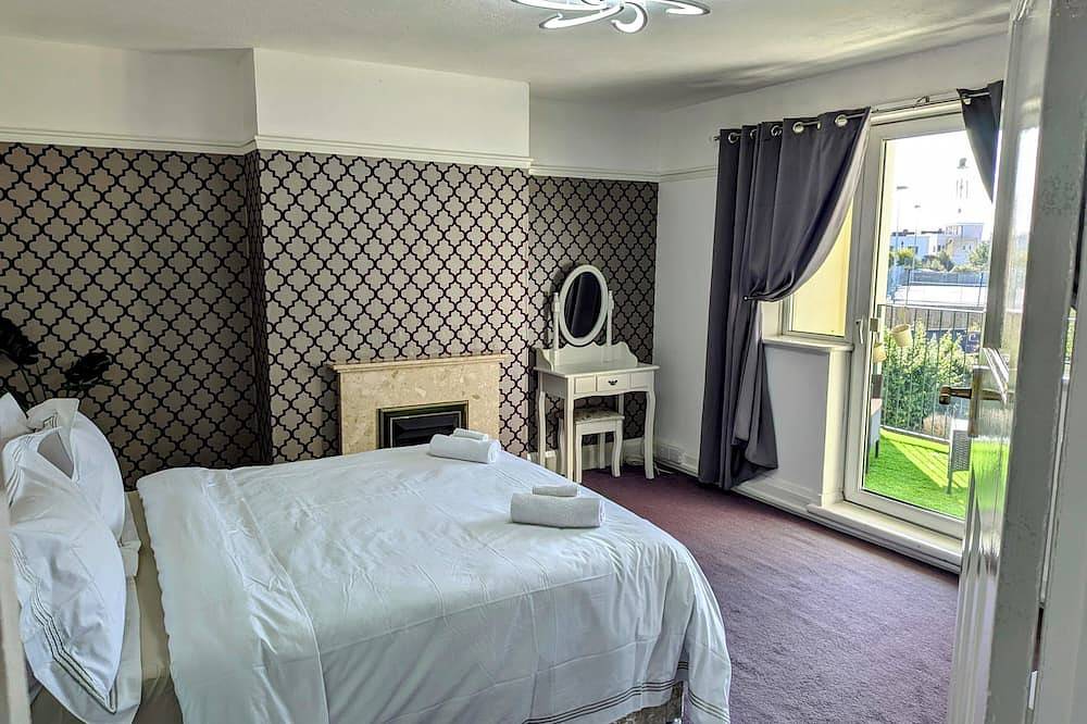 Art Deco 5-bedroom house with Wifi in Weston-super-Mare Close to Beach & Town in Weston-Super-Mare, North Somerset