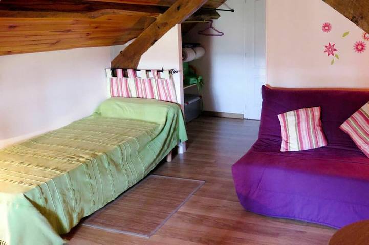 Beautiful private villa for 5 guests with A/C, private pool, Tv, terrace and panoramic view in Loubressac, Causses du Quercy Regional Nature Park
