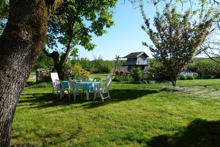 Chambre d’hôte pour 4 personnes, avec jardin et vue, adapté aux familles à Cercles