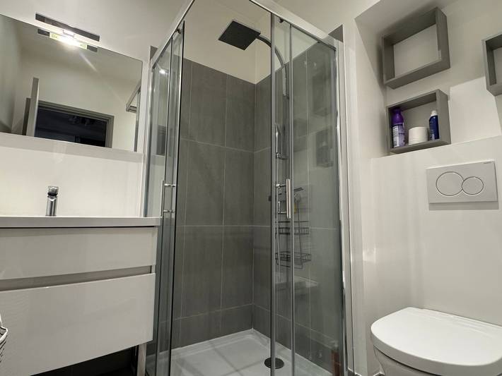 Appartement entier, T2 lumineux avec Wifi, dans palace historique pour 1/2 personnes in Aix-les-Bains, Région de Chambéry