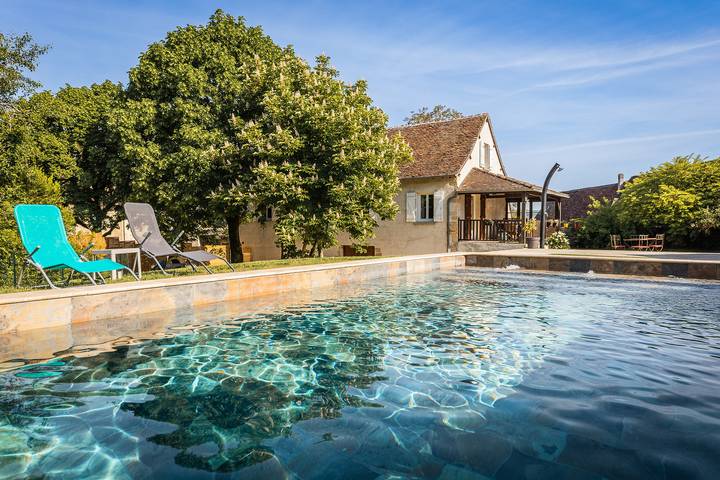 Gîte pour 10 personnes, avec piscine, animaux acceptés à La Bachellerie