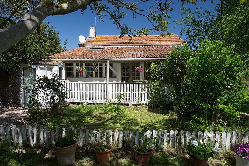 Two-Bedroom House in Fourques, Côte méditerranéenne (France)
