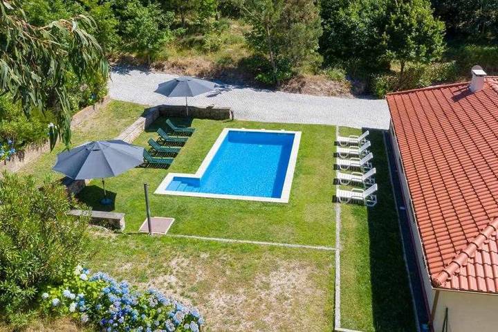 Location de vacances pour 21 personnes, avec piscine ainsi que terrasse et jardin à Celorico de Basto - 4