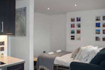 Log Cabin for 3 People in Brighton, Sussex, Photo 1