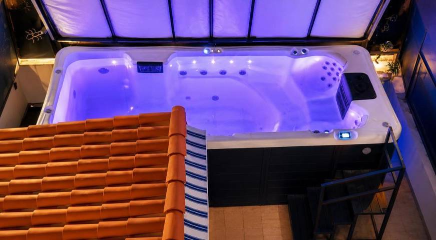 Gîte pour 4 personnes, avec jacuzzi ainsi que terrasse et piscine dans Saint-Roch