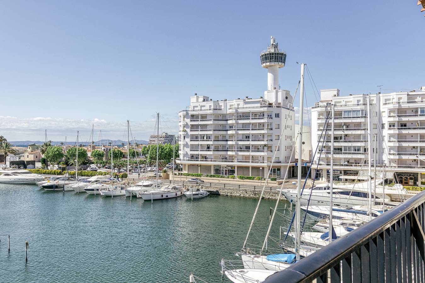 Apartamento entero, Apartamento con vistas al mar, Wi-Fi y aire acondicionado in Ampuriabrava, Alt Empordà