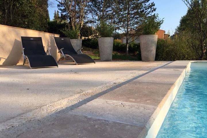 Location de vacances pour 8 personnes, avec terrasse et jardin à Salernes