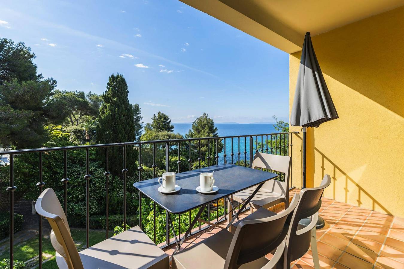 Appartement entier, Appartement à Saint-Tropez avec plage in Rayol-Canadel-sur-Mer, Côte méditerranéenne (France)