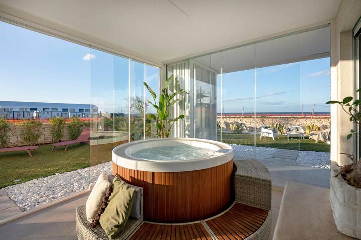 Villa pour 4 personnes, avec Balcon et Jacuzzi ainsi que Terrasse et Jardin à Bari