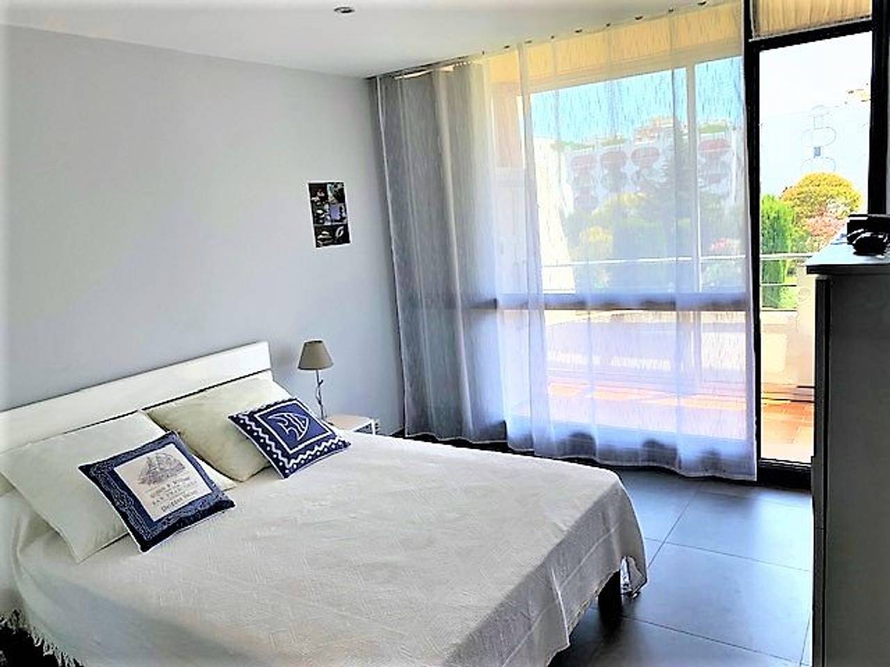 Entire apartment, Stylish 1-Bed Apt in La Grande-Motte: Modern, Spacious, Loggia, Parking, Near Beach & Shops in La Grande-Motte, Mediterranean Coast (France)