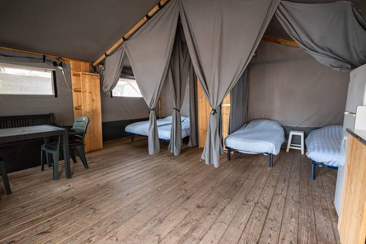 Tente pour 4 personnes, avec vue sur le lac ainsi que terrasse et balcon/terrasse à Le Muy - 4