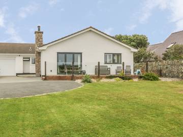 Cottage for 10 People in Trearddur Bay, North-Wales, Photo 1