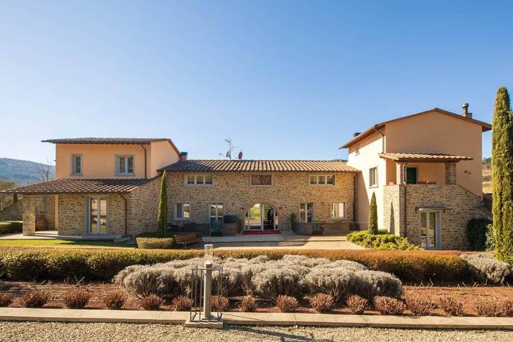 Villa per 28 persone, con Balcone e Idromassaggio nonché Terrazza e Giardino a Poppi
