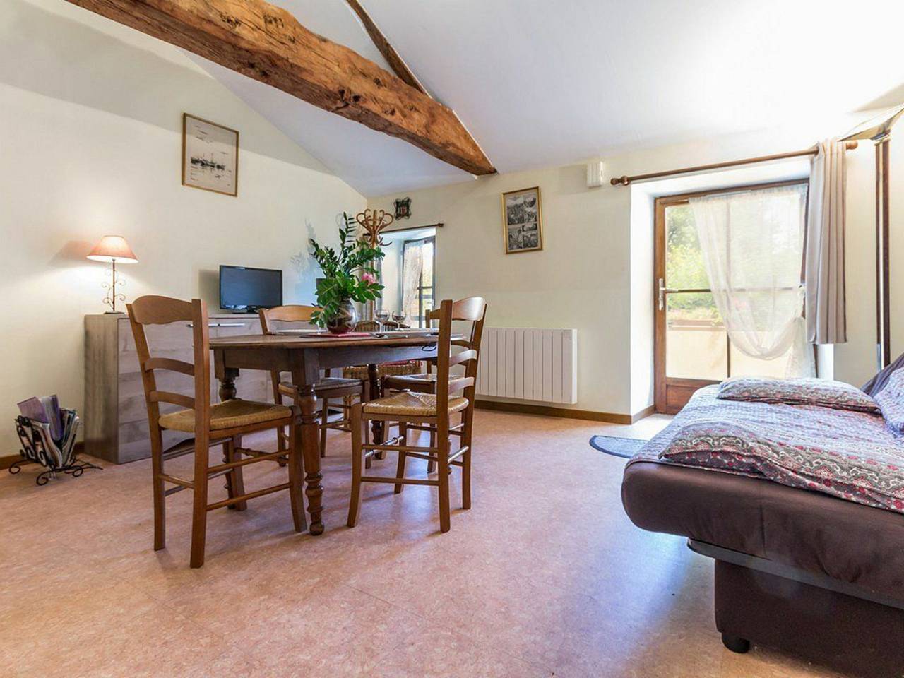 Gîte rénové à Corcoué-sur-Logne avec étang privé et équipements bébé in Corcoué-sur-Logne, Région de Nantes