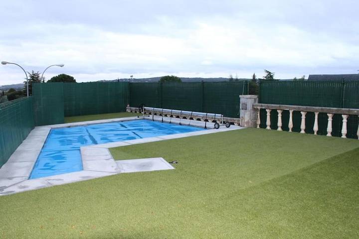 Location de vacances pour 6 personnes, avec piscine ainsi que vue et jardin à Guadarrama - 2