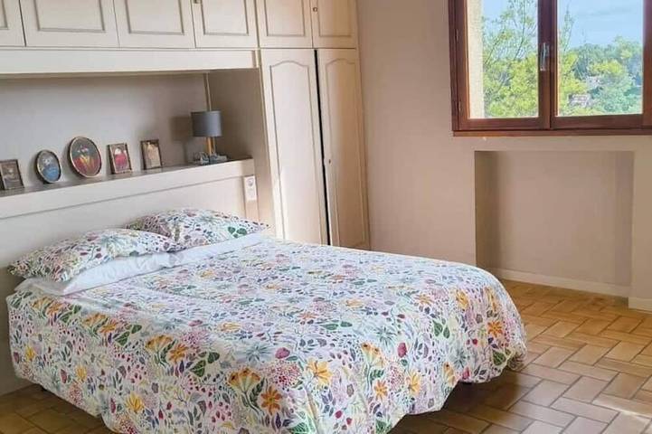 Large, friendly and bright villa with pool in Le Rouret, Mittelmeerküste (Frankreich)