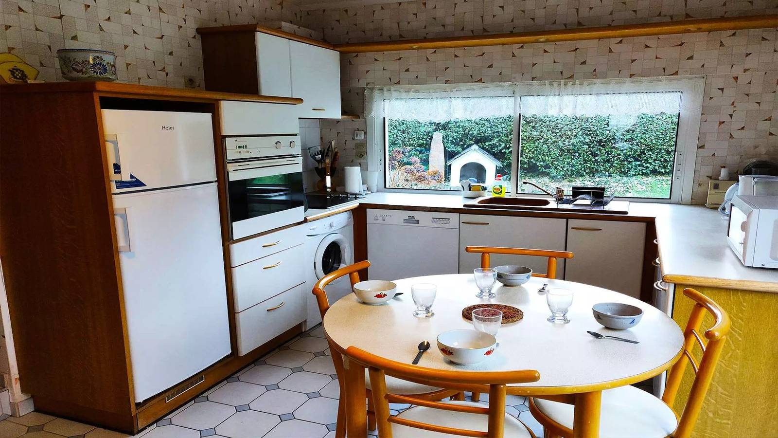 Guss Heol Haus in der Nähe des Strandes der weißen Strike in Trégastel, Rosa Granitküste